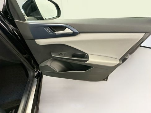Used 2023 Volkswagen Taos SE w/ Panoramic Sunroof Package AWD/4WD image 33