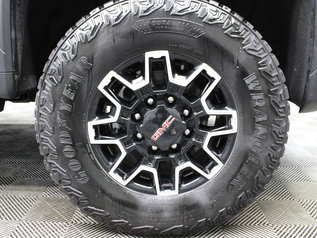 Used 2024 GMC Sierra 2500 AT4X AWD/4WD image 13