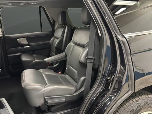 Used 2025 Ford Expedition Active AWD/4WD image 23