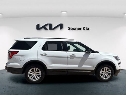Used 2018 Ford Explorer XLT w/ Equipment Group 201A AWD/4WD image 7