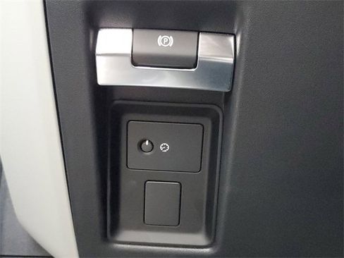 Certified 2023 Land Rover Defender 130 SE image 34