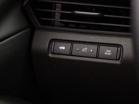 Used 2025 Nissan Altima 2.5 SV image 18