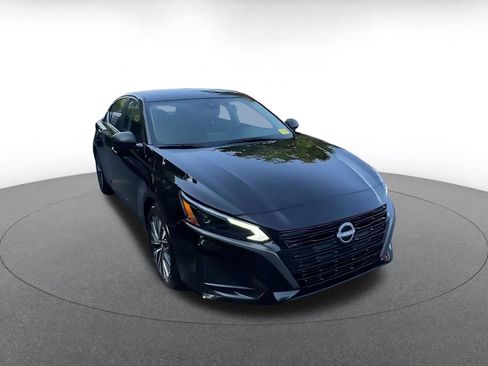 Used 2026 Nissan Altima 2.5 SV FWD image 3