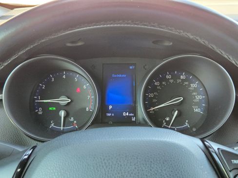 Used 2018 Toyota C-HR XLE FWD image 24