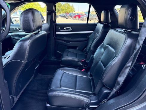 Used 2016 Ford Explorer XLT w/ Equipment Group 202A AWD/4WD image 27