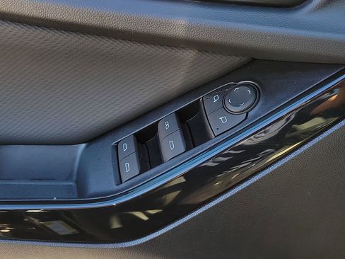 Used 2025 Chevrolet Equinox LT image 24