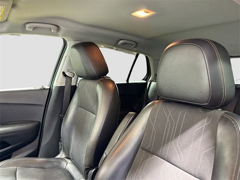 Used 2018 Chevrolet Trax LT w/ LT Convenience Package image 19