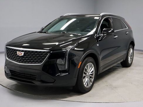 Used 2025 Cadillac XT4 Premium Luxury w/ Cold Weather Package image 7