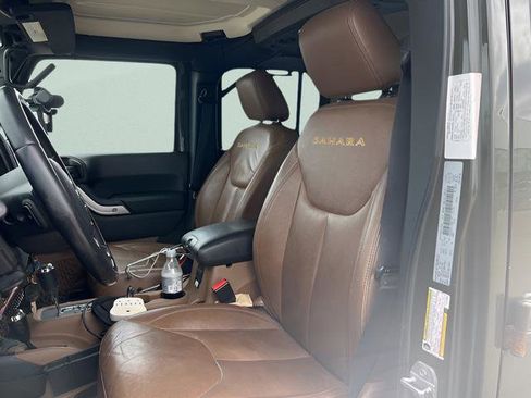 Used 2015 Jeep Wrangler Unlimited Sahara w/ Dual Top Group image 8