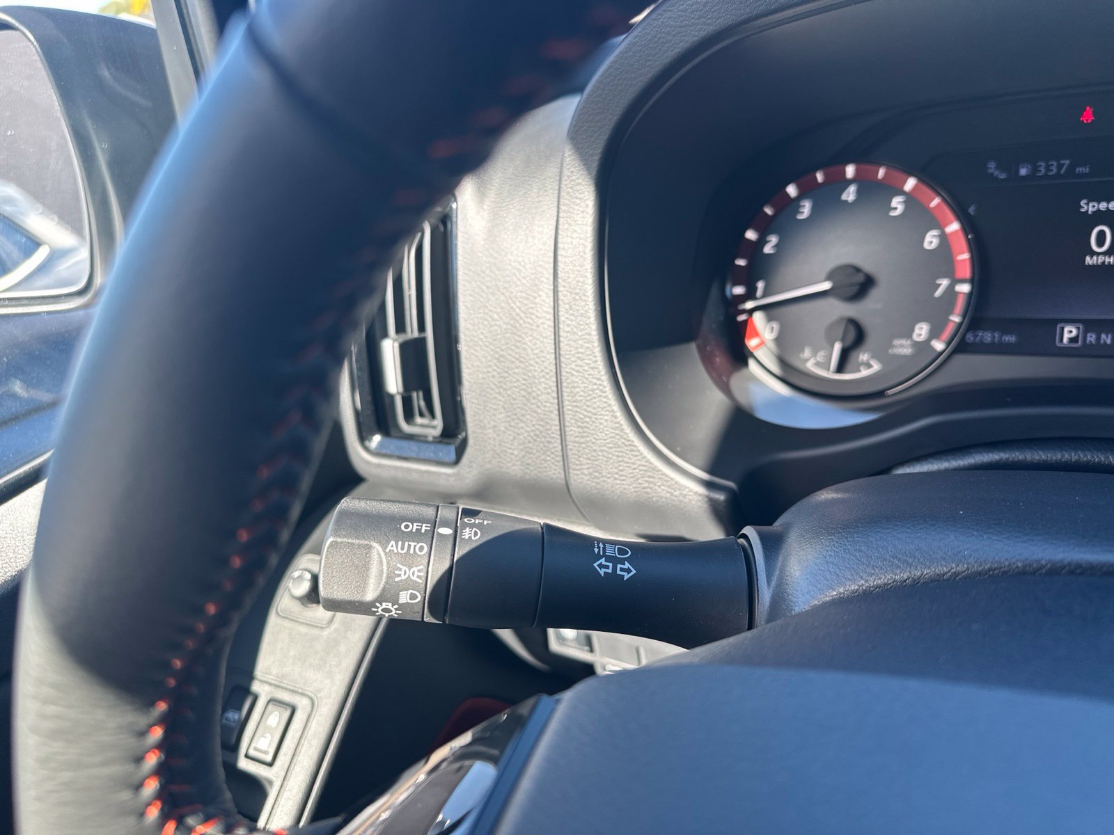 Used 2025 Nissan Frontier PRO-4X AWD/4WD image 39