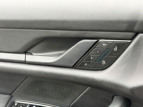 Used 2022 Porsche Taycan image 17