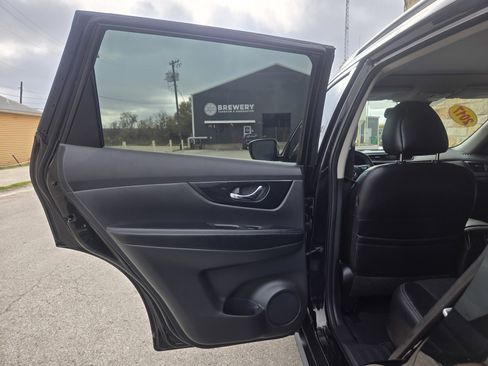 Used 2017 Nissan Rogue SL w/ SL Premium Package image 5