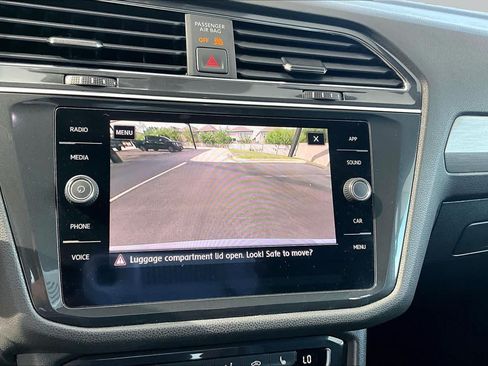 Used 2020 Volkswagen Tiguan SE w/ Panoramic Sunroof Package FWD image 27