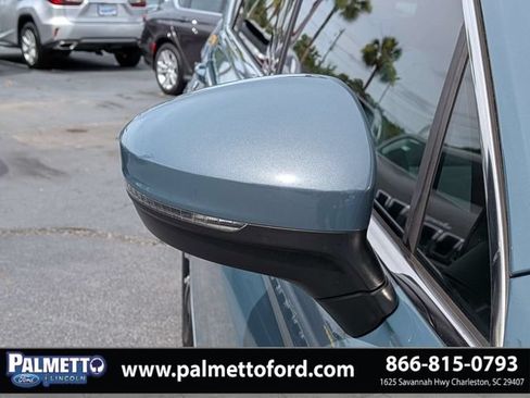 Used 2021 Volkswagen Tiguan SE w/ Panoramic Sunroof Package FWD image 11