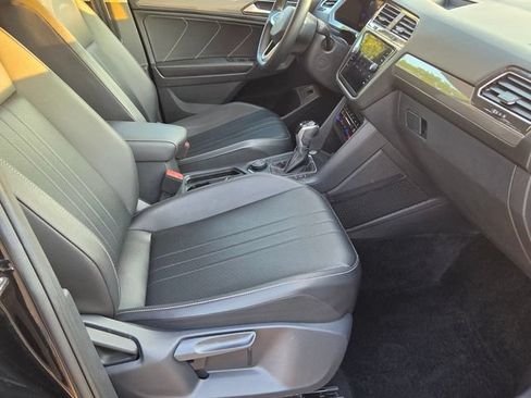 Used 2022 Volkswagen Tiguan SE AWD/4WD image 18