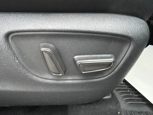 Used 2021 Toyota Highlander XLE image 13