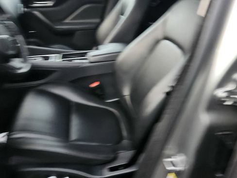 Used 2020 Jaguar F-PACE Premium image 19