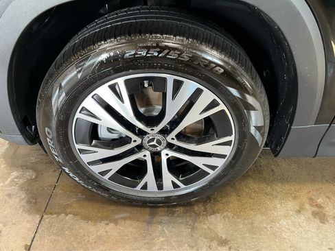 Used 2024 Mercedes-Benz GLB 250 4MATIC image 7