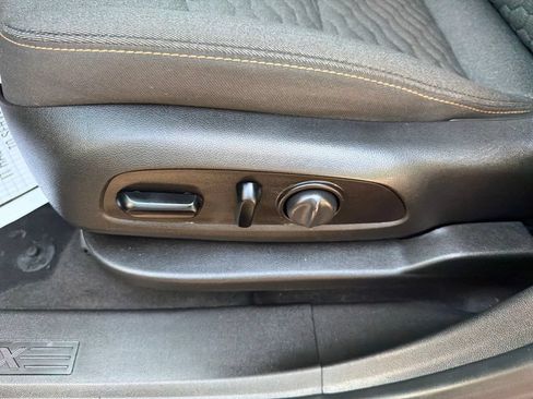 Used 2021 Chevrolet Equinox LT FWD image 16