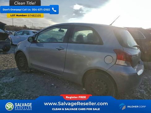 Used 2010 Toyota Yaris 2-Door Hatchback image 3