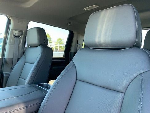 New 2025 GMC Sierra 2500 SLT w/ SLT Convenience Package image 17