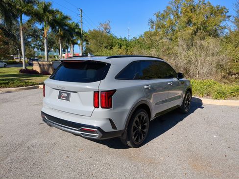 Used 2023 Kia Sorento SX image 4