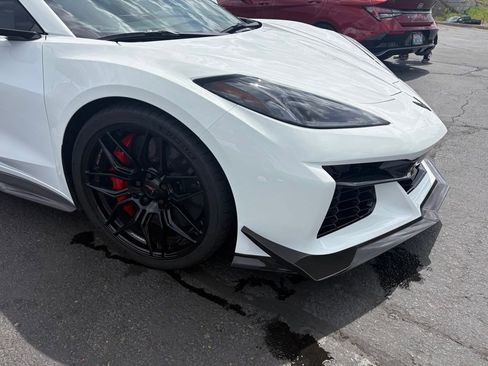 Used 2024 Chevrolet Corvette Z06 w/ Z07 Performance Package RWD image 4