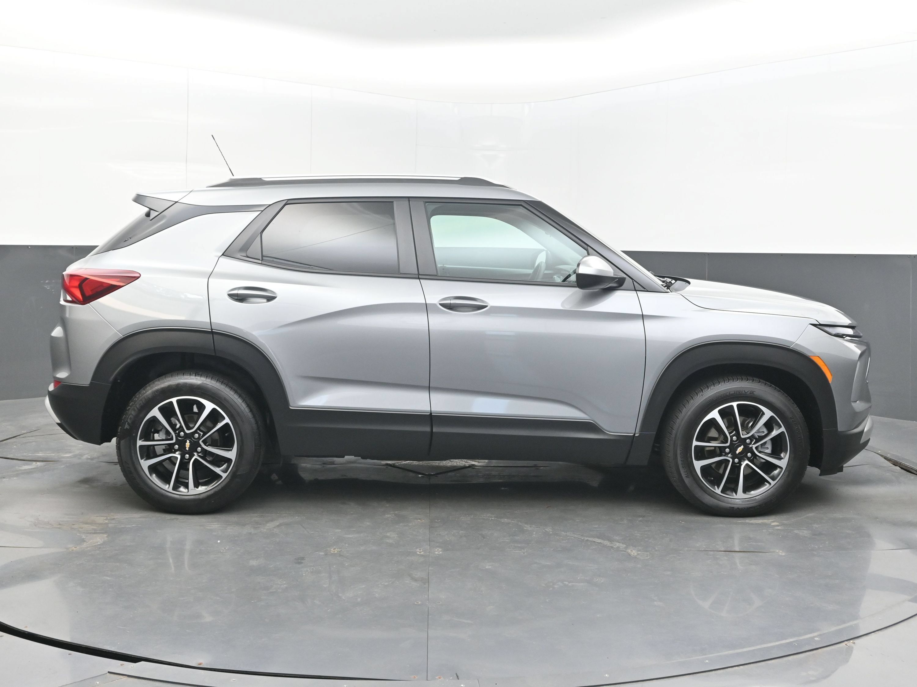 Used 2025 Chevrolet TrailBlazer LT FWD image 10