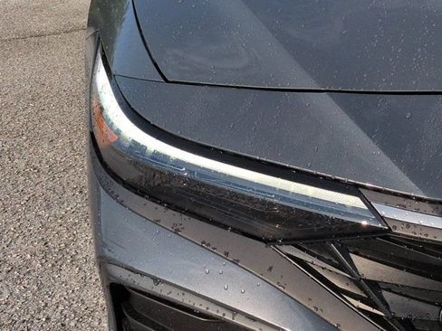 Used 2025 Hyundai Elantra Sport FWD image 9