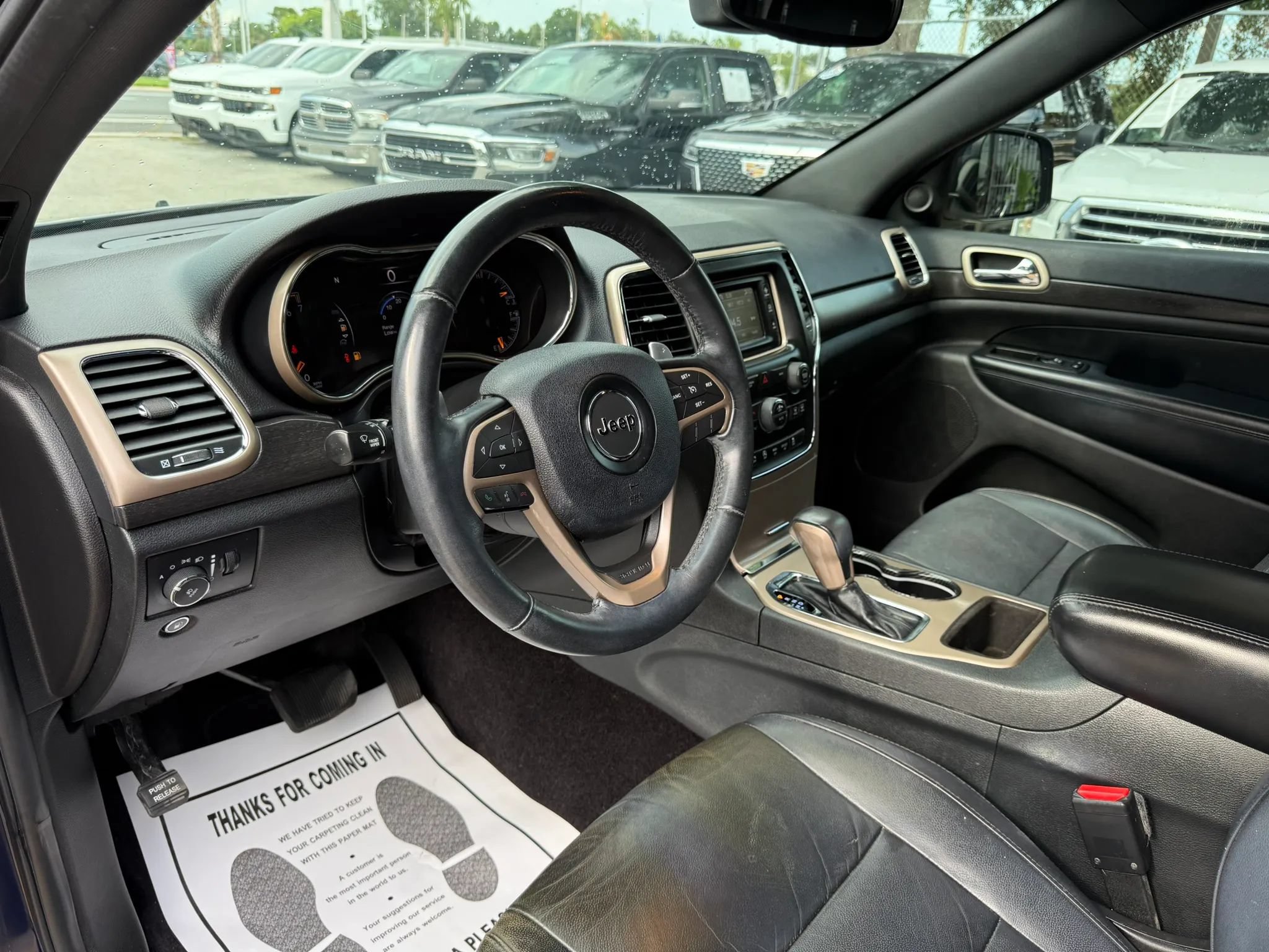 Used 2017 Jeep Grand Cherokee Laredo w/ Quick Order Package 2BE RWD image 11