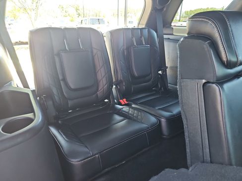 Used 2016 Ford Explorer Platinum AWD/4WD image 13