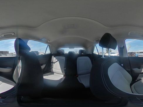Used 2025 Hyundai Venue SEL FWD image 40