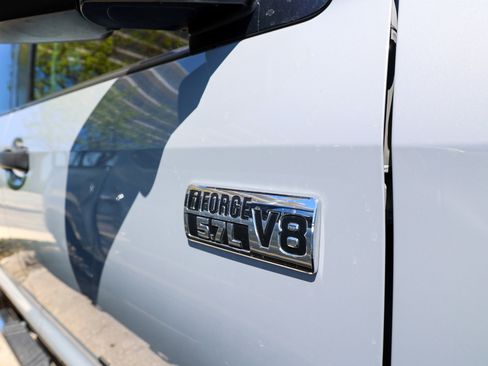 Used 2020 Toyota Tundra SR5 w/ SR5 Leather Package image 13