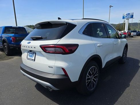 New 2025 Ford Escape SE image 4