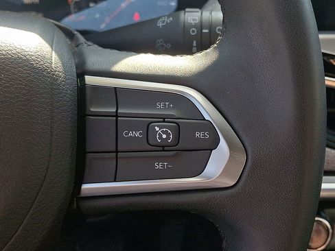 Used 2024 Jeep Compass Latitude image 21