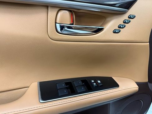 Used 2018 Lexus ES 350 w/ Luxury Package w/Wood Trim image 10