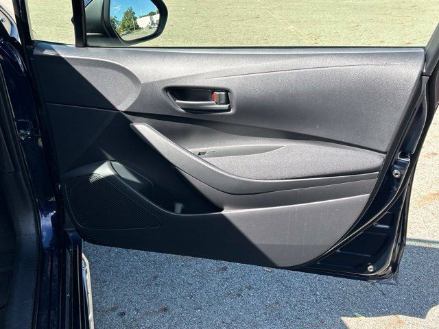 Used 2025 Toyota Corolla LE AWD/4WD image 23
