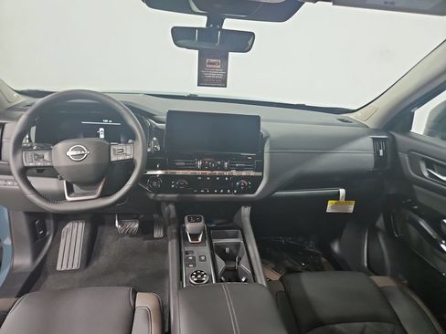 New 2026 Nissan Pathfinder Platinum AWD/4WD image 12