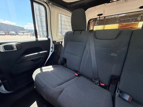 Used 2025 Jeep Wrangler Unlimited Sahara AWD/4WD image 38
