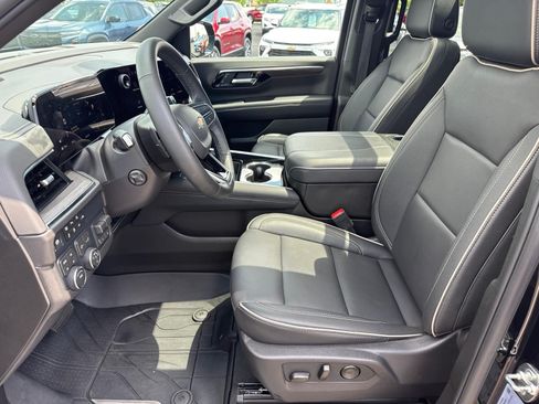 Used 2026 Chevrolet Suburban Premier w/ Sun And Tow Package AWD/4WD image 6