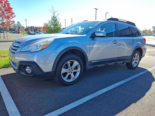 Used 2013 Subaru Outback 2.5i Premium AWD/4WD image 2