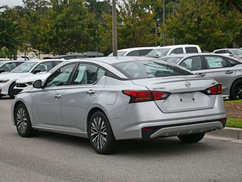 Used 2023 Nissan Altima 2.5 SV image 3