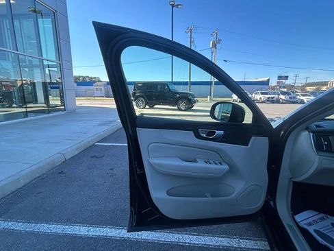 Used 2023 Volvo XC60 B6 Ultimate w/ Protection Package Premier AWD/4WD image 33