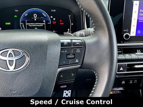 Used 2025 Toyota Camry SE image 11