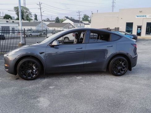 Used 2022 Tesla Model Y Long Range AWD/4WD image 4