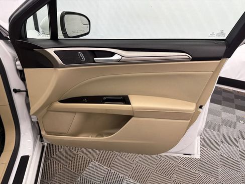 Used 2016 Ford Fusion SE FWD image 15
