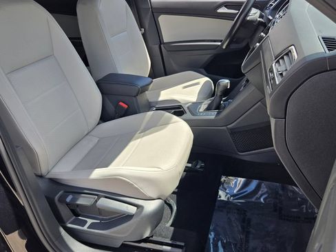 Certified 2021 Volkswagen Tiguan SE R-Line FWD image 16