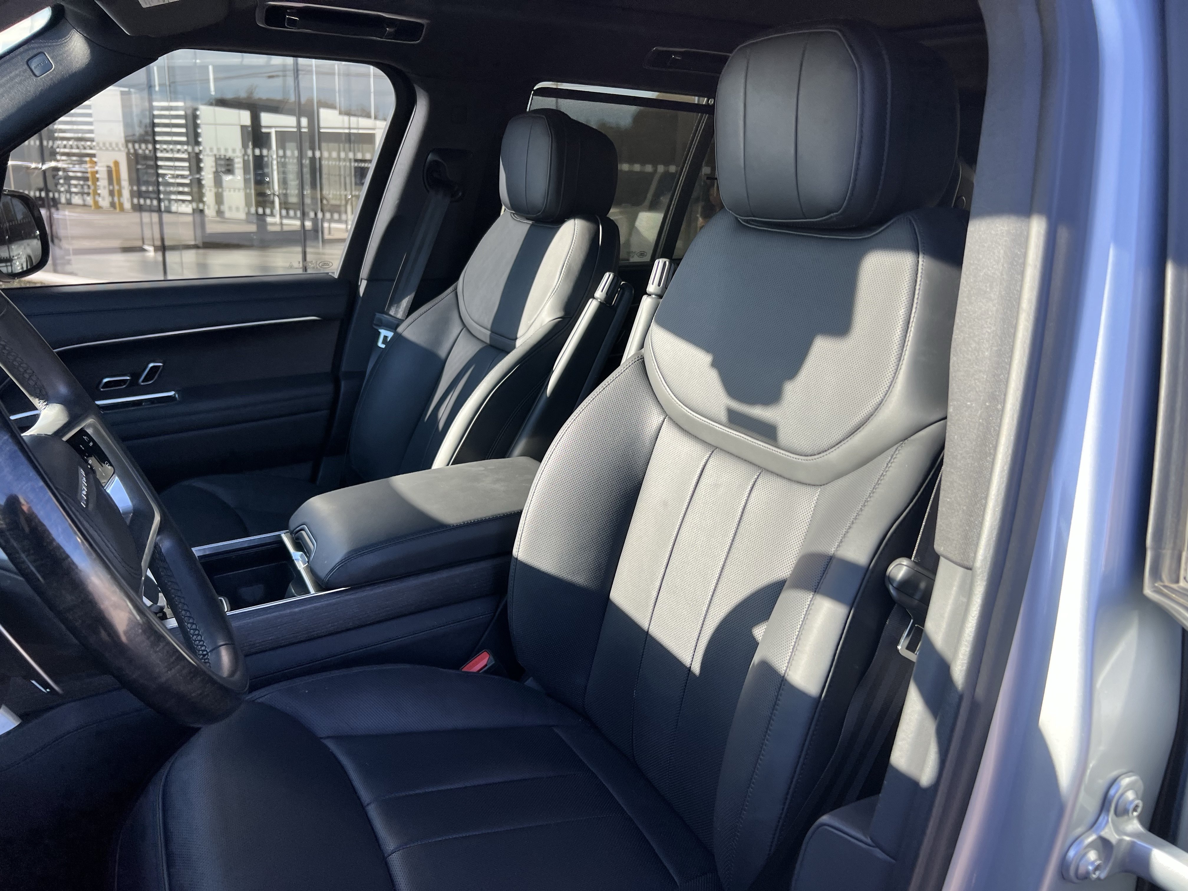 Used 2024 Land Rover Range Rover SE AWD/4WD image 17