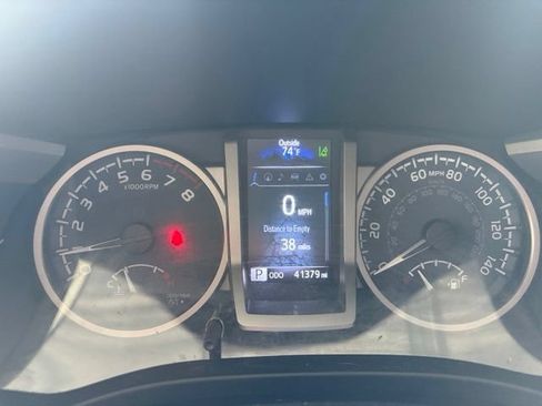 Used 2022 Toyota Tacoma SR5 AWD/4WD image 17