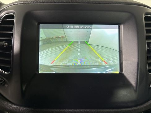 Used 2021 Jeep Compass Latitude image 16